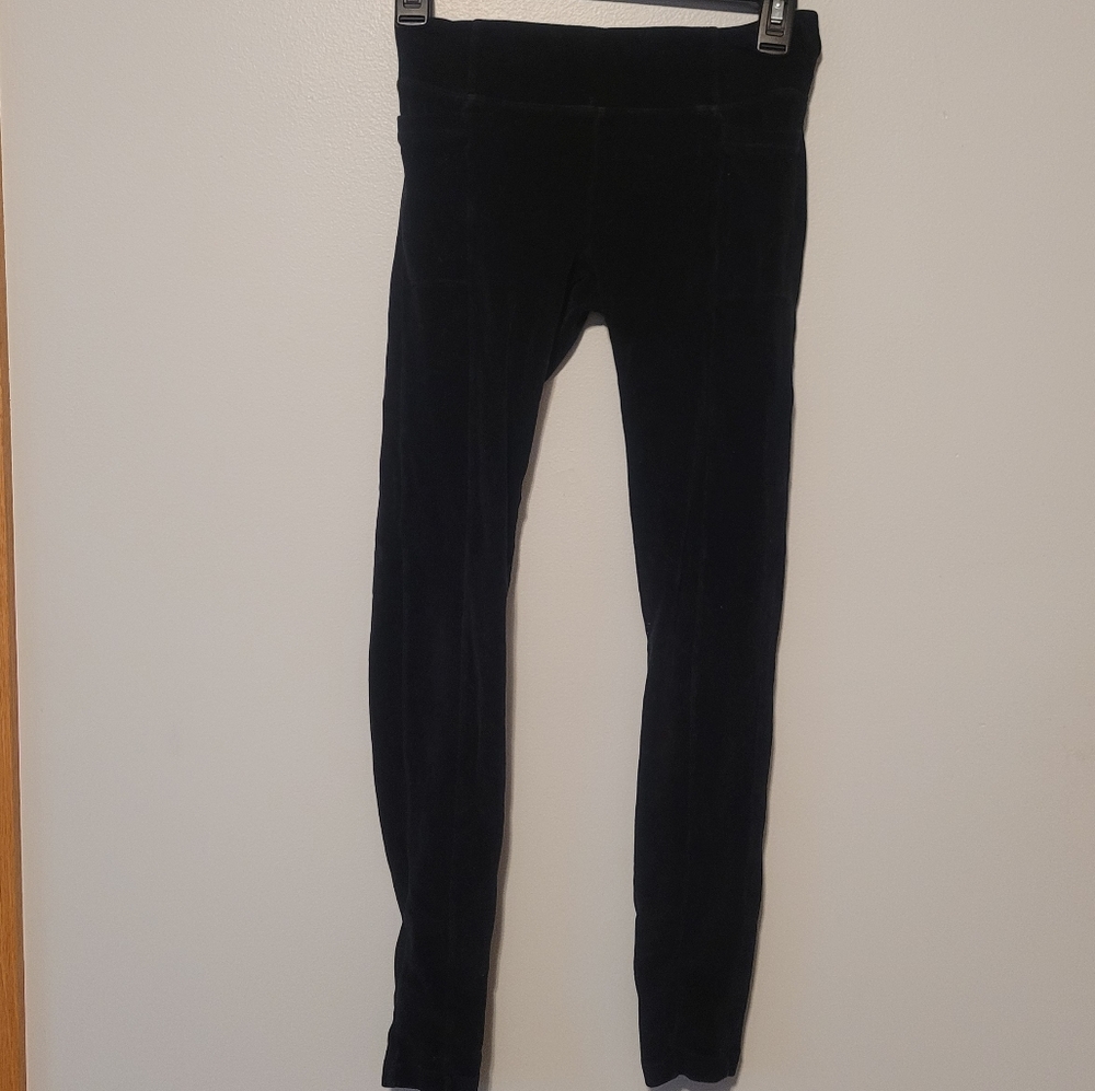 ❄️Like New Athleta Velvet Black Leggings❄️